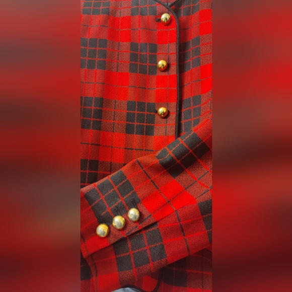 VINTAGE Liz Claiborne Red & Black Crop Jacket W/Gold Buttons & Pockets-Holiday - Picture 4 of 7